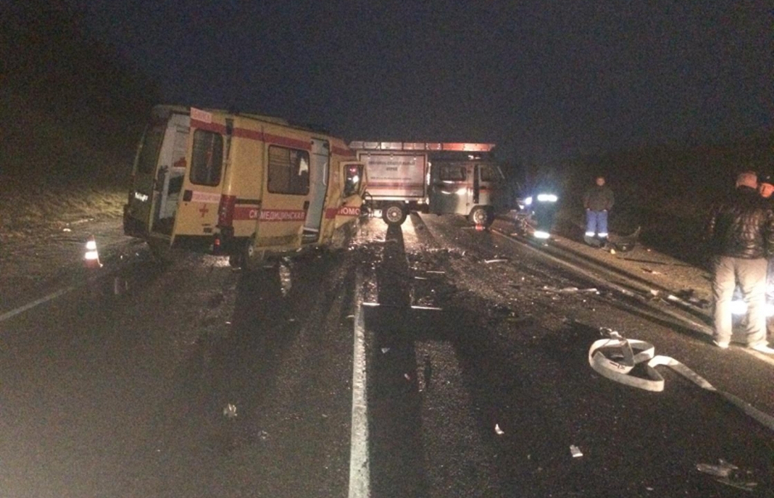 На Кубани в автокатастрофе погибли шесть человек. Четверо раненых