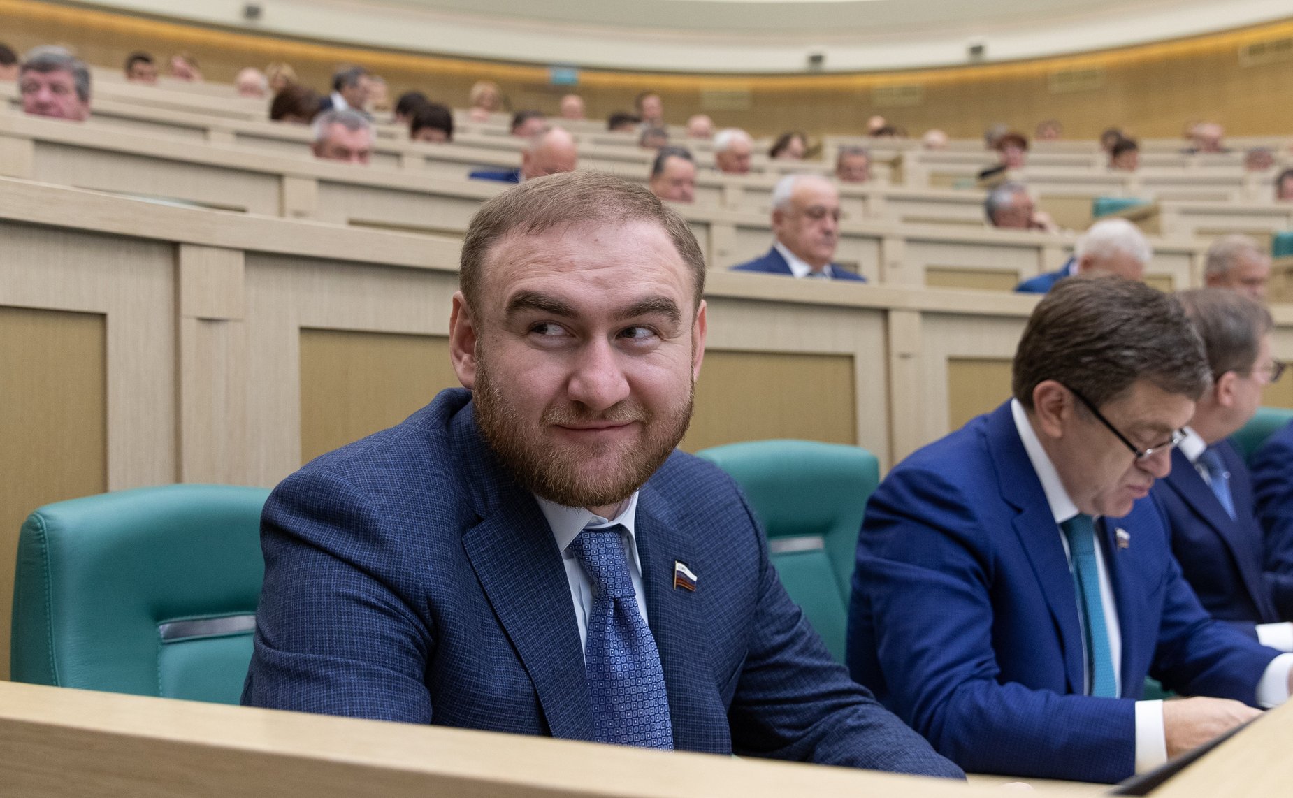 Сенатора Арашукова обвиняют в двойном убийстве