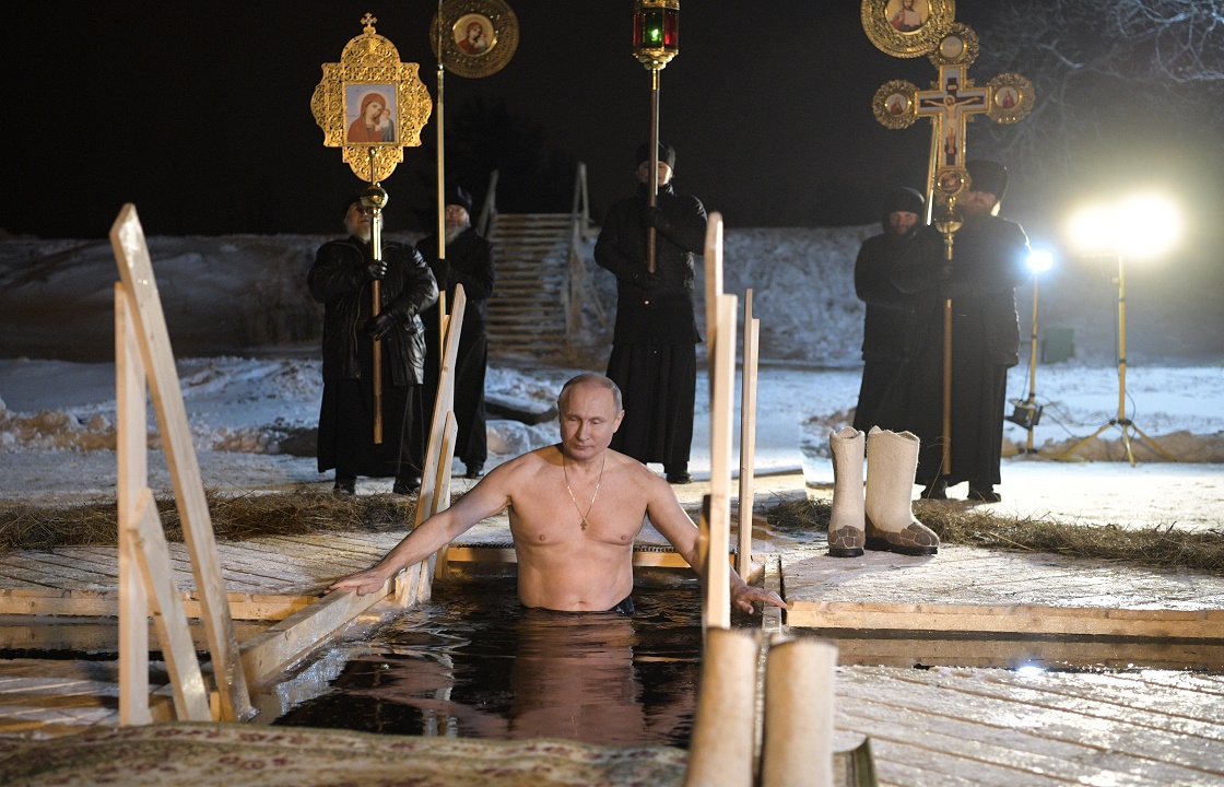 Путин не пропустил крещенские купания. Фото
