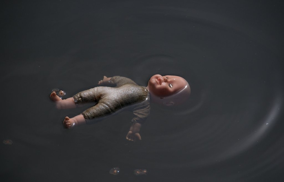 В Дагестане ищут мать найденного в водоеме младенца