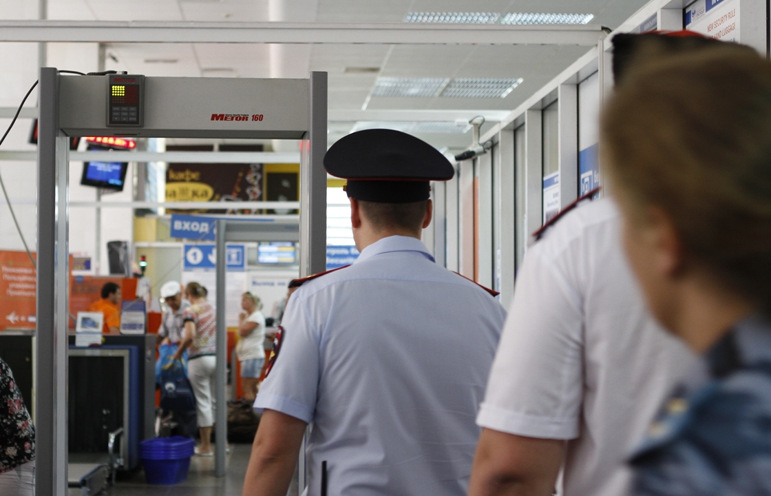 Отказавшегося сесть на место в самолете пьяницу высадили в Ростове