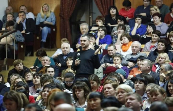 Жители Усть-Лабинска о главе Артющенко: ни одна проблема не решена