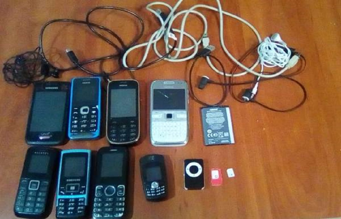 В кубанскую колонию попытались перекинуть восемь мобильников