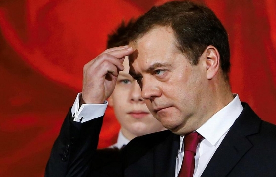 Медведев предложил пересмотреть критерий бедности в России