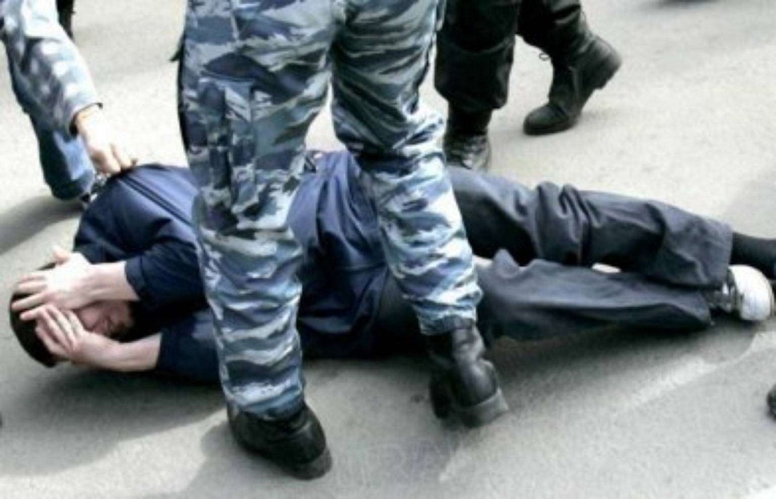 На ударившего потерпевшую следователя МВД Калмыкии возбудили дело