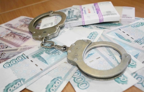 Продавщица сомнительного алкоголя из Волгограда и ее сообщники попались на взятке
