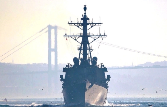 Опубликовано видео прохождения эсминца ВМС США в Черное море