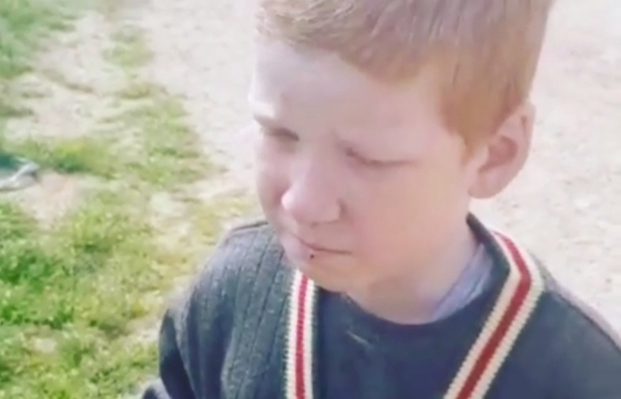 Одинокого чеченского мальчика нашли в Сирии. Видео