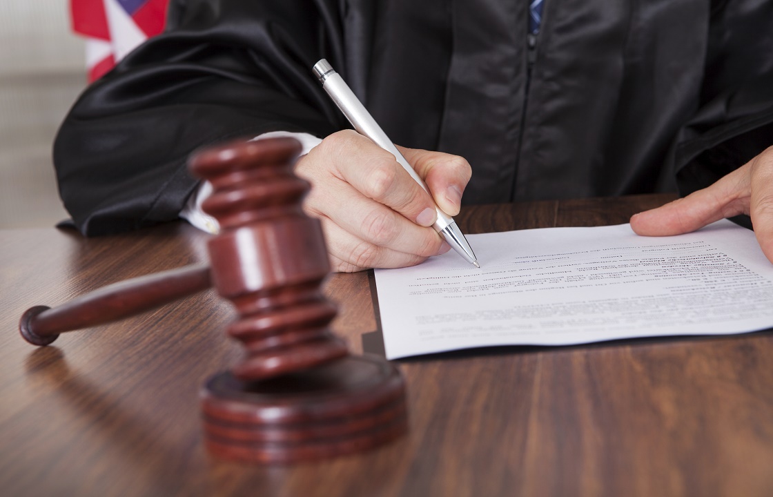 Юрист из Астрахани не обращаясь в суд «вынес» решение в пользу клиента