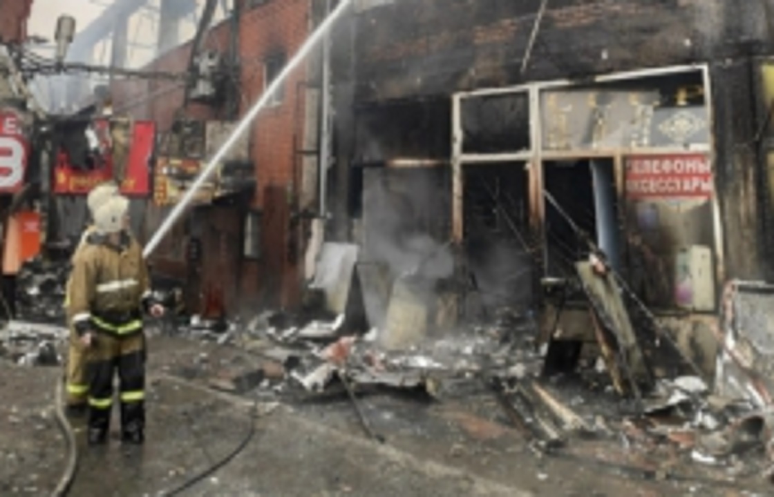 Два торговых центра сгорели в Кизляре. Видео и подробности