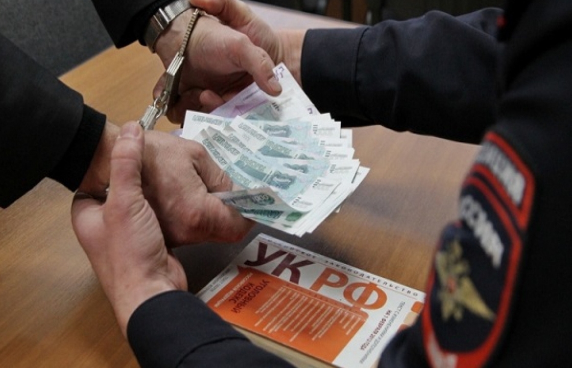 Волгоградец пытался откупиться от штрафа в 300 тыс рублей взяткой