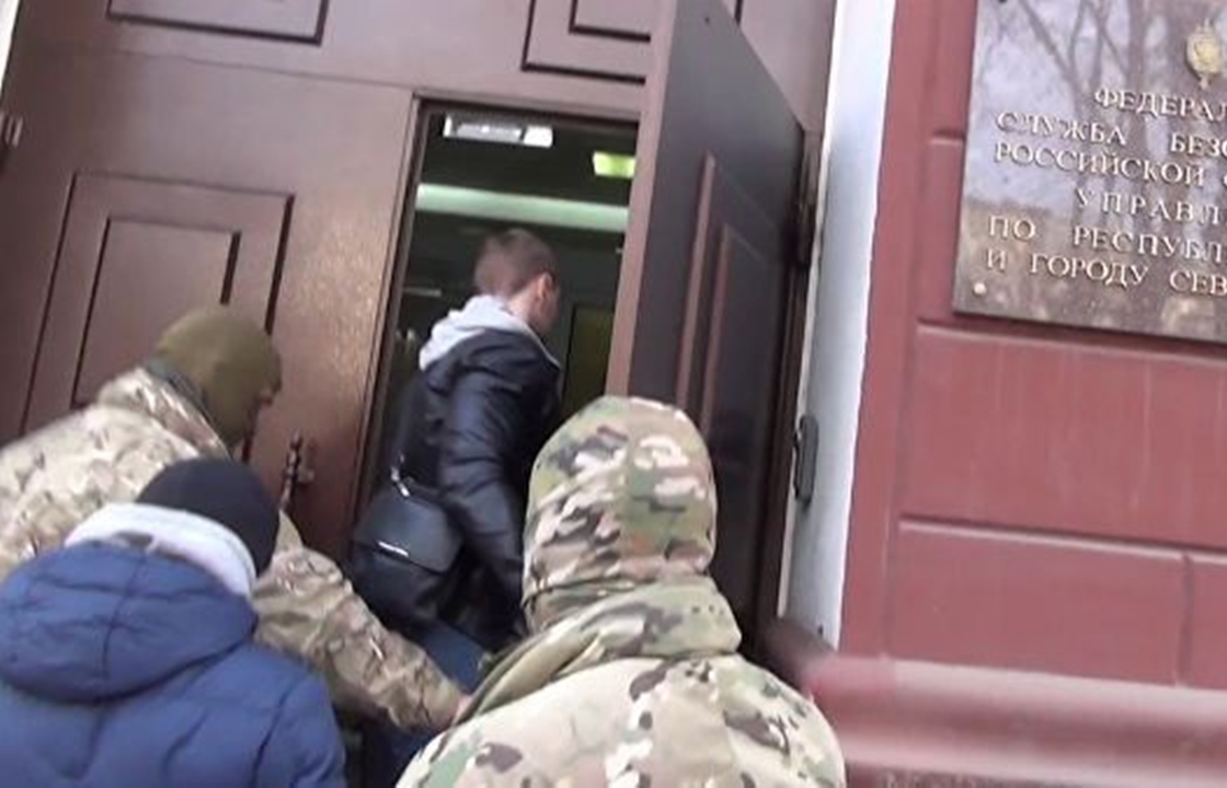 20 членов «Хизб ут-Тахрир*», вербующих крымских татар, задержаны ФСБ