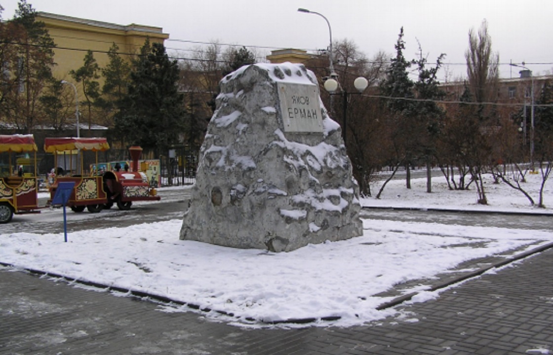 Братскую могилу в Волгограде, названную депутатом «к…й Ермана», вернут в госреестр