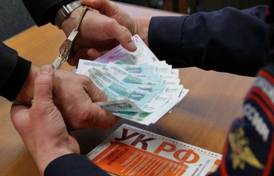 Замглавы Майкопа подозревается в получении взятки в 90 тыс рублей
