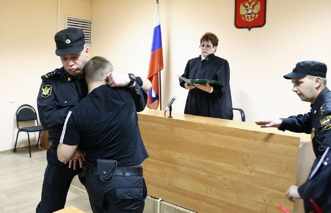 Четверых краснодарцев арестовали за дебош в суде