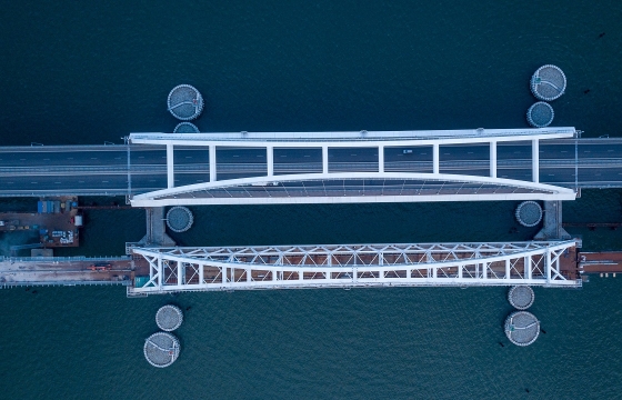 Железнодорожные пути Крымского моста готовы на половину. Фото
