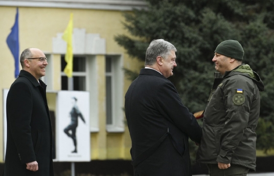 Петр Порошенко посетит линию фронта на Донбассе