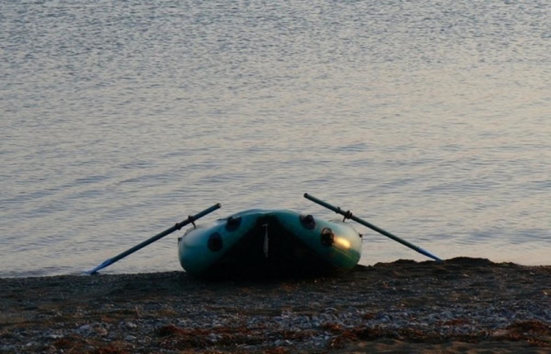 Утонувшего рыбака выбросило на берег в Сочи