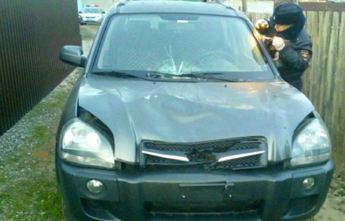По значку автомобиля нашли сбившего пешехода водителя из Астрахани