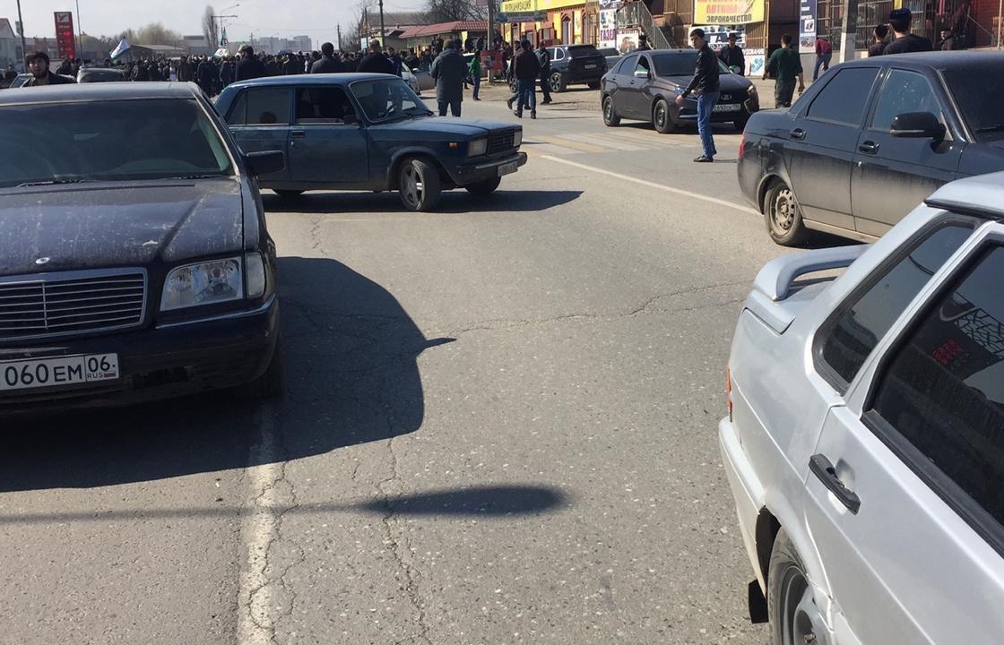Лидер протеста в Ингушетии отрекся от блокирования трассы «Кавказ». Видео