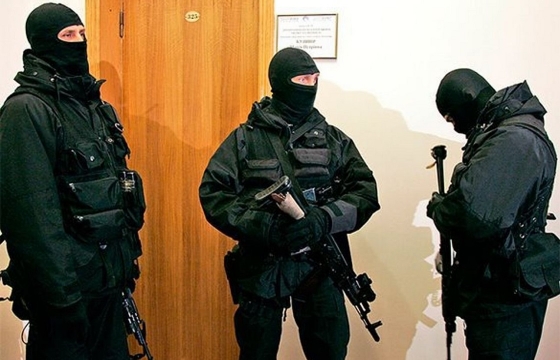 Начальство пожурило ворвавшихся в суд с автоматами полицейских Дагестана