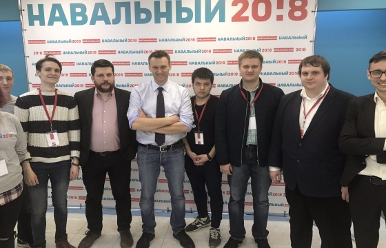 Экс-координатора штаба Навального в Волгограде оштрафовали за зеленую Родину-мать