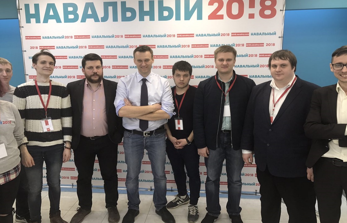 Экс-координатора штаба Навального в Волгограде оштрафовали за зеленую Родину-мать