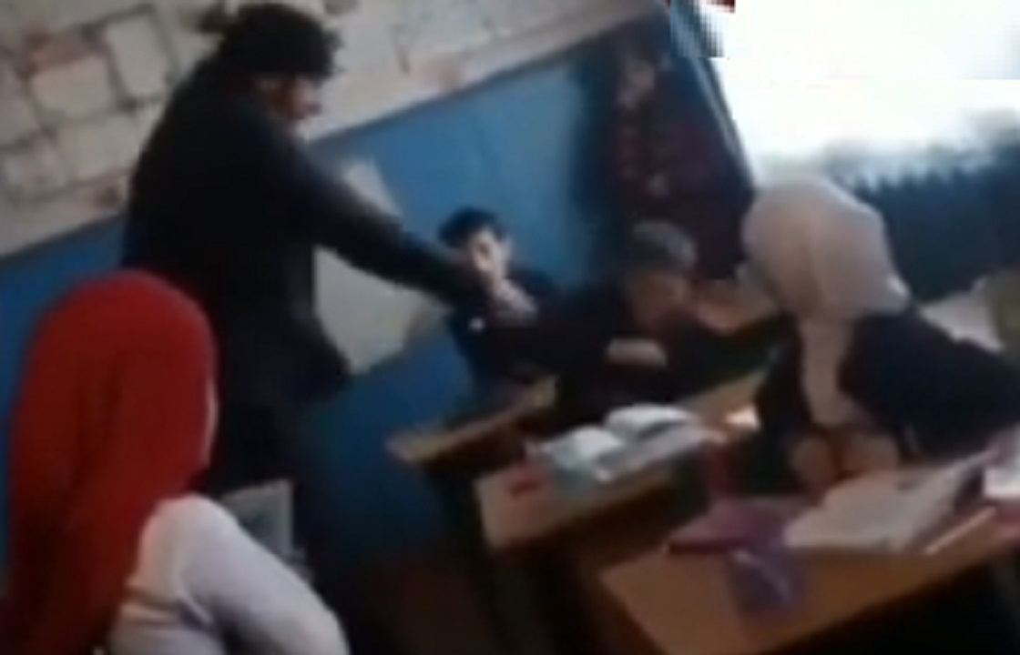 На ударившего ученика линейкой учителя из Дагестана возбудили уголовное дело