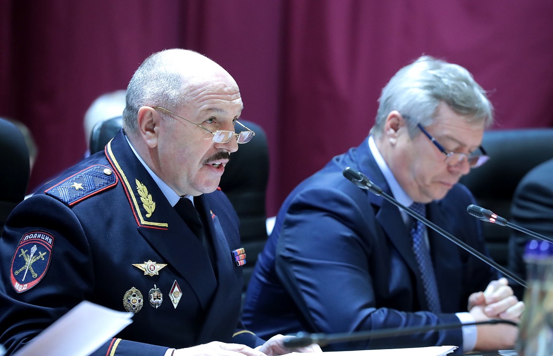 Генерал Агарков ответил за сбежавших на Украину ростовских полицейских. Видео