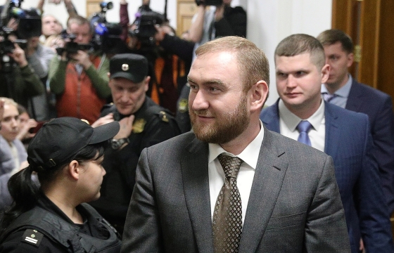 Арашуков продолжает оставаться без должности сенатора