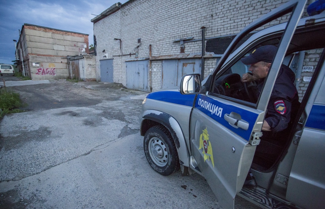 Шум и мат вывели волгоградских полицейских на наркопритон