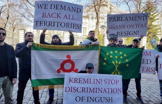 "Кремль! Прекрати насилие в Ингушетии!" - пикеты ингушей прошли в Хельсинки и Брюсселе. Фото