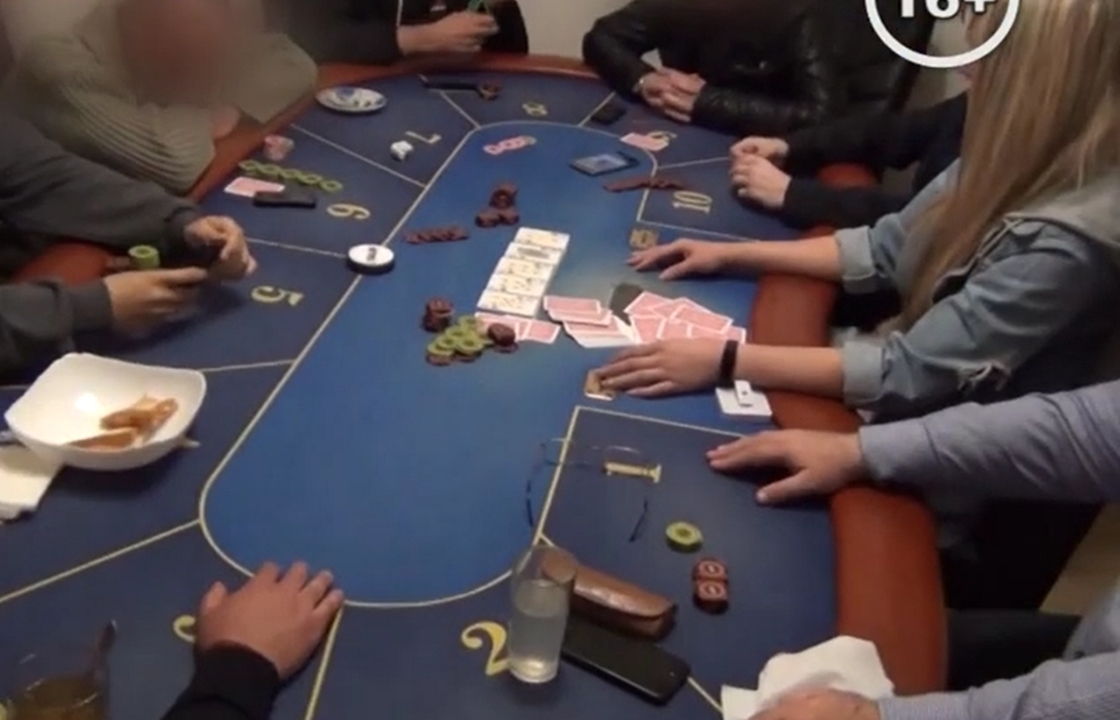 Крымские полицейские сорвали покерный турнир. Видео