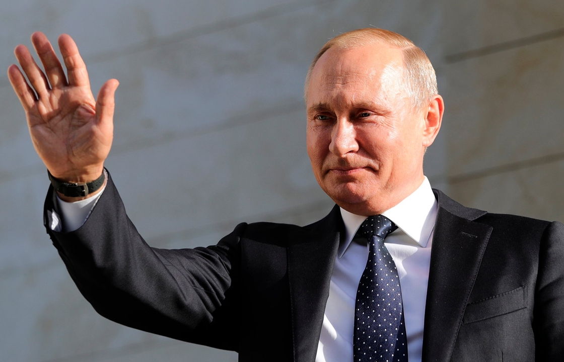 Добро пожаловать в Россию: Путин упростил получение гражданства жителям ДНР и ЛНР