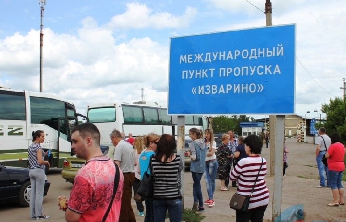 За российским паспортом – на автобусе в Ростов. Донбасс выстроился в очередь