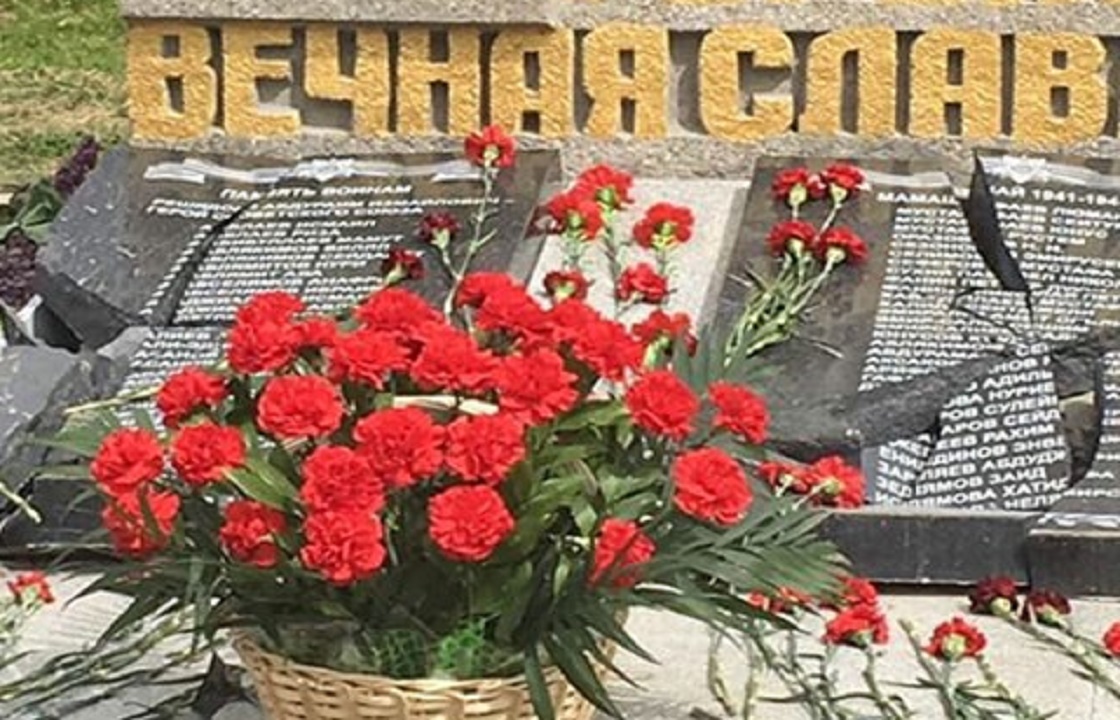 В Крыму разгромили памятник фронтовикам-крымским татарам