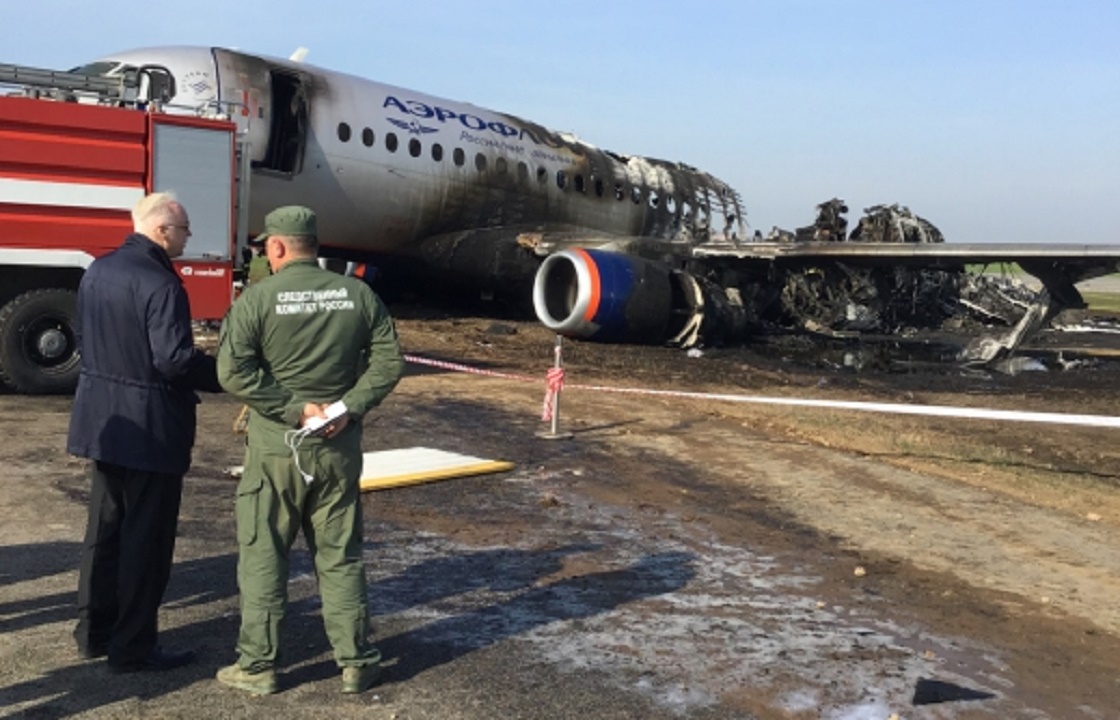 СКР озвучил версии падения самолета в Шереметьево