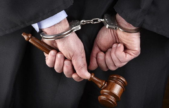 Экс-председатель суда на Кубани за взятку оказался на скамье подсудимых