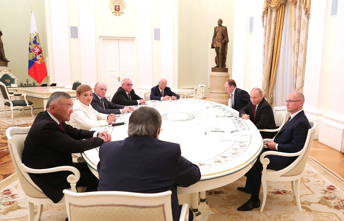 Встреча с бывшими: экс-главу Калмыкии позвали на разговор с Путиным