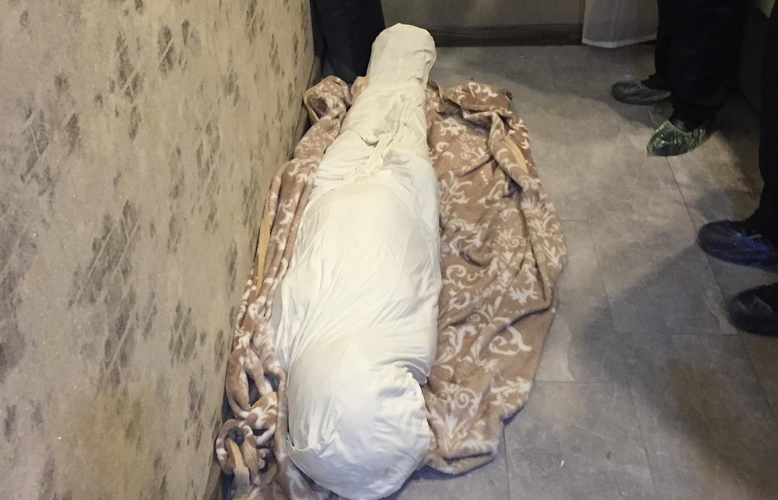 Труп в покрывале и с пакетом на голове нашла жительница Ставрополья, зайдя в гости