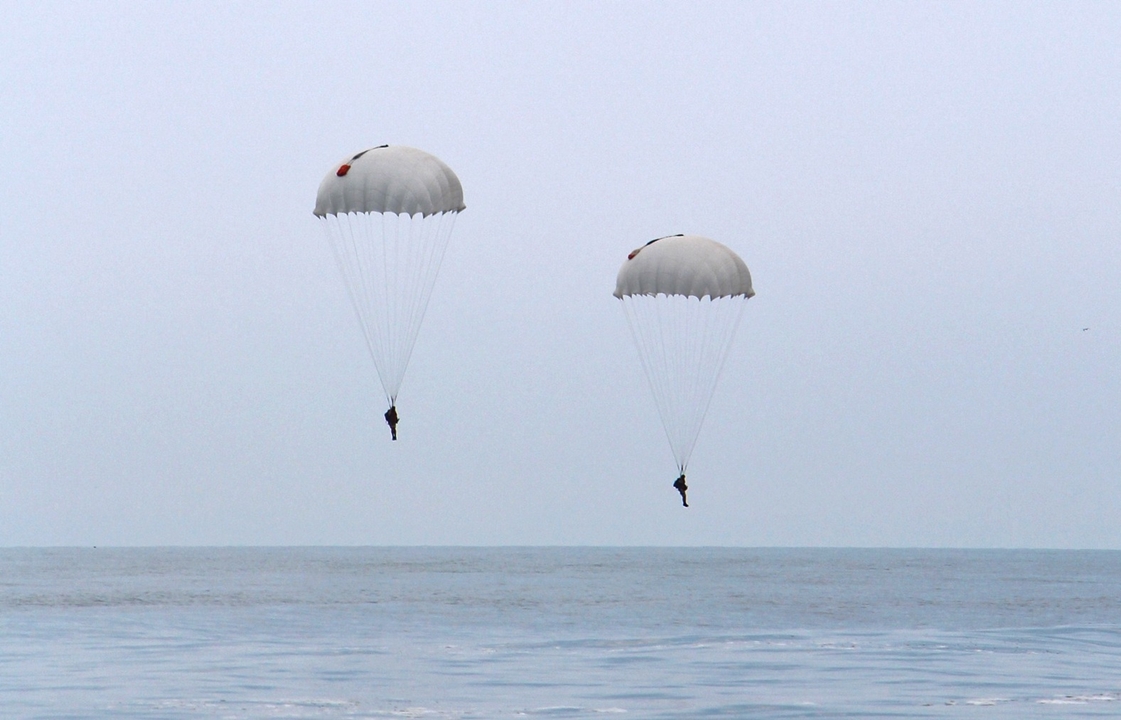 Два крымских десантника утонули во время учебных прыжков