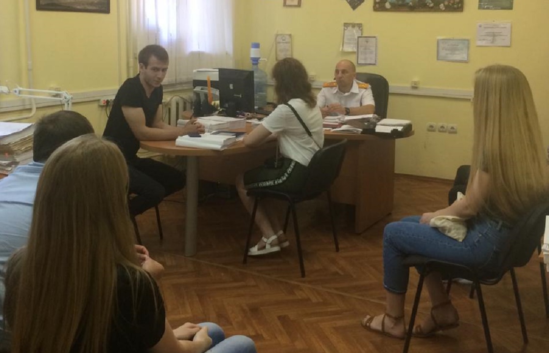 Будущие юристы встретились в Ростове со следователями на транспорте