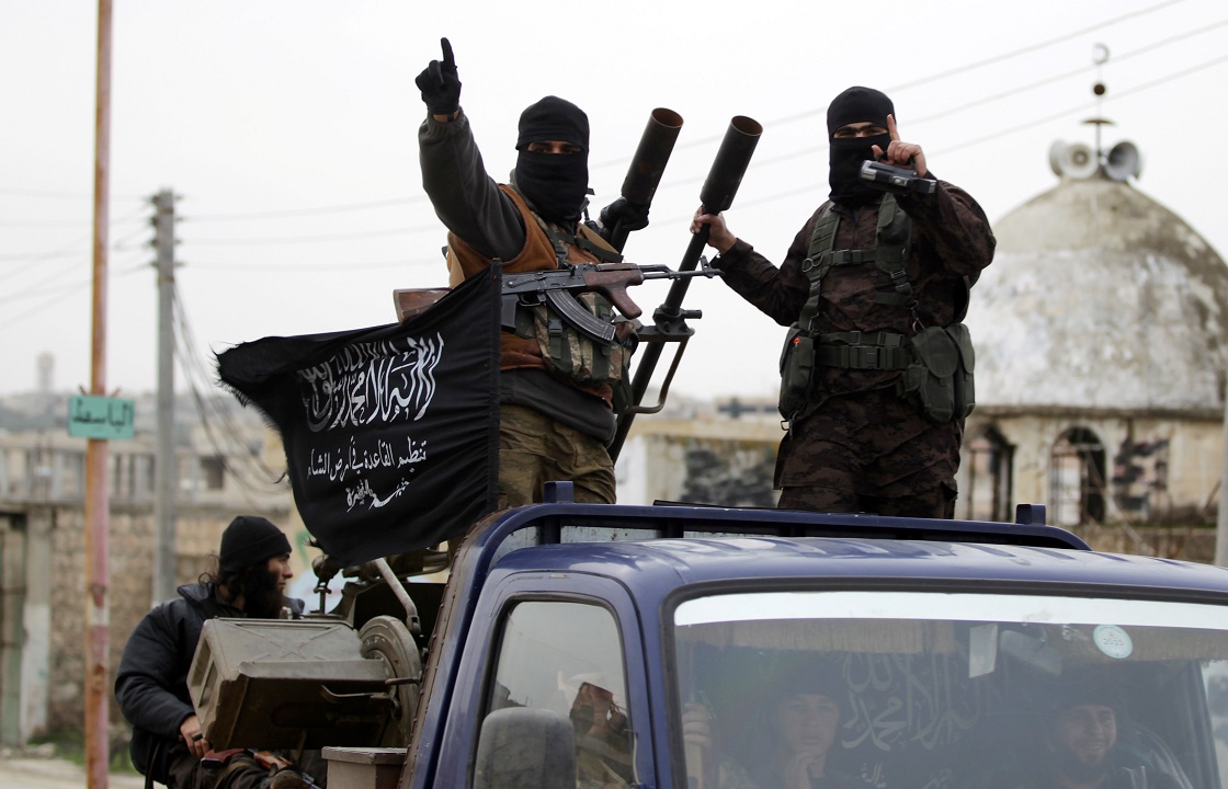 Фото террористов на фоне флага игил. Аль Каида Лидер группировки. Аль Каида главарь. Террористская группа Аль-Каида.