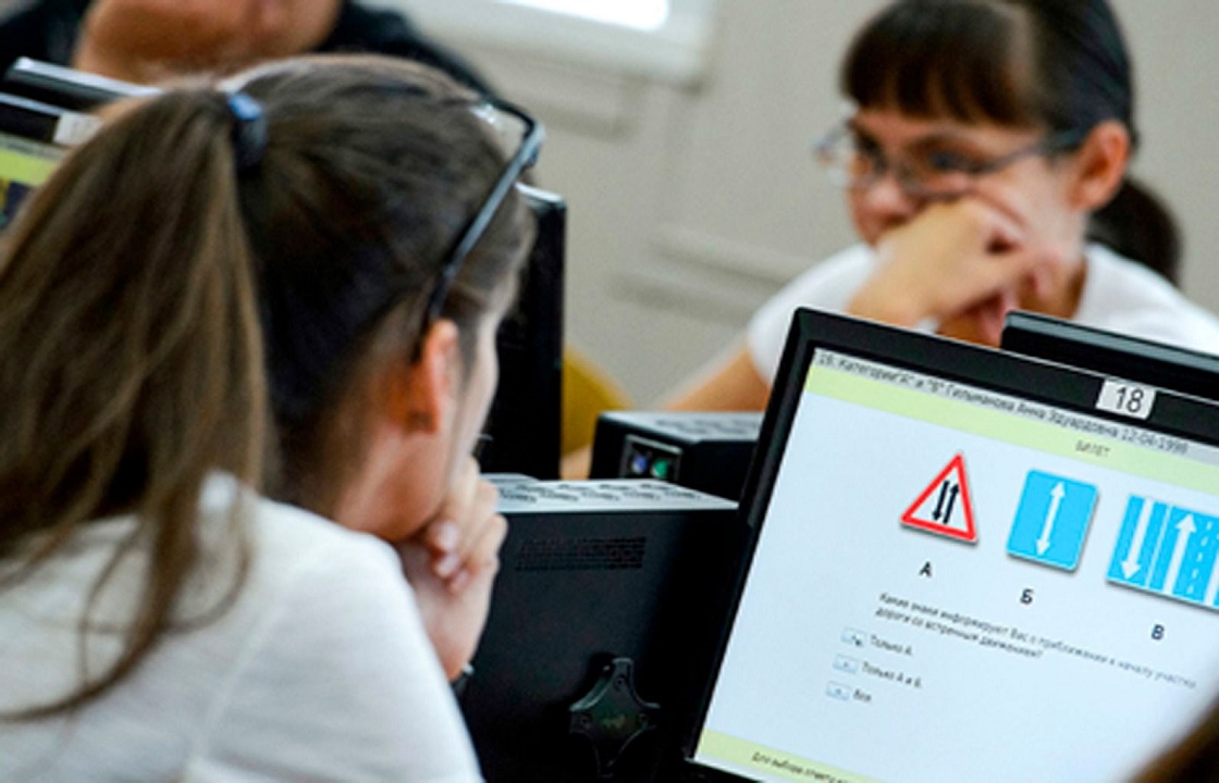 Мелким штрафом отделался сдавший за свою знакомую экзамен инспектор ДПС из Сочи