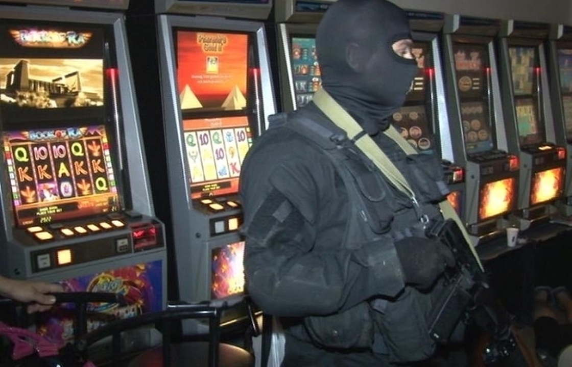 Банду организаторов подпольных казино выявили в Керчи