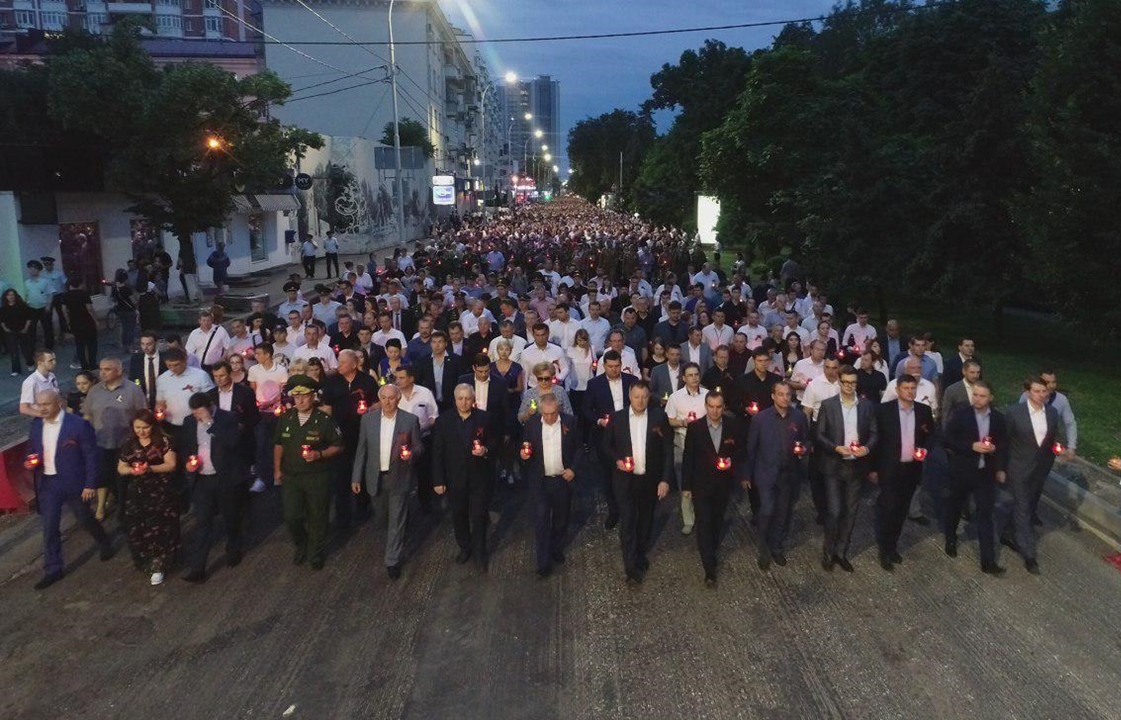 Более 16 тыс человек пронесли «Свечу памяти» в Краснодаре