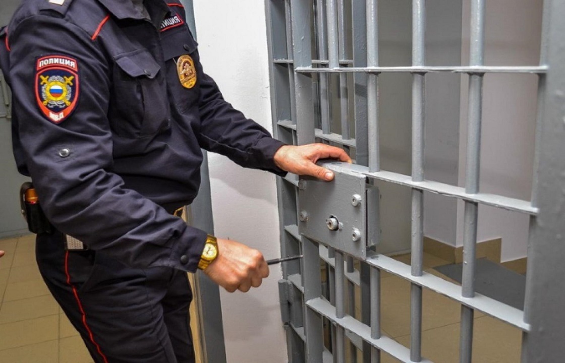 Экс-полицейский на Ставрополье осужден за незаконные задержания и двойное гражданство