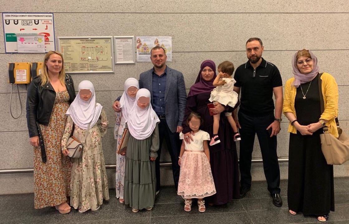 Кадыров вывез пятерых юных чеченок с охваченной войной Сирии