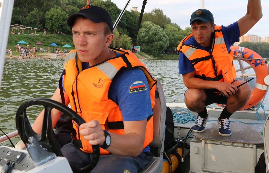 В Астрахани продолжаются поиски пропавшего у реки мальчика