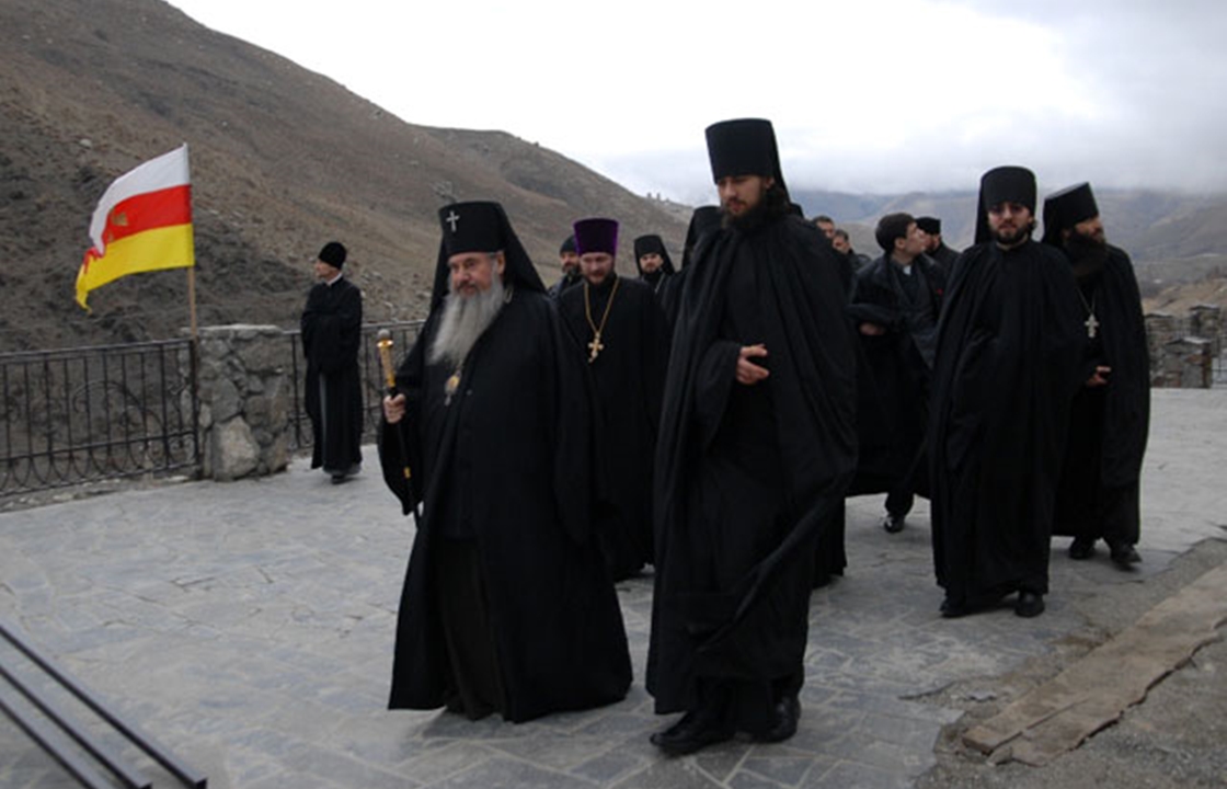 Матовникову и патриарху Кириллу расскажут о давлении на христиан Осетии. Подробности
